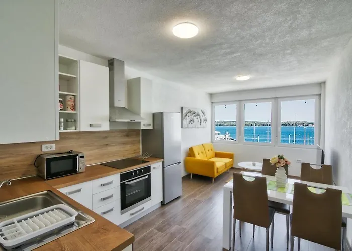 Daire Marina With Sea View Pula